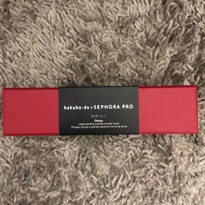 Hakuho-do + Sephora Pro pointed powder brush